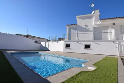 Image de 382-Belle maison moderne avec sa piscine privée
