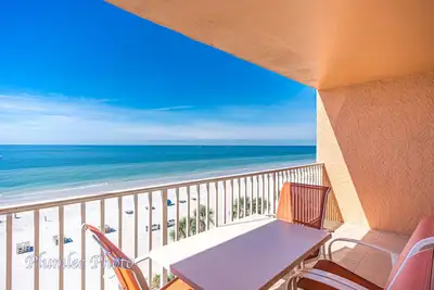 Image de Condo direct sur le golfe avec 3 chambres et 2 salles de bain dans une destination de vacances très populaire - Sand Castle Ii 604