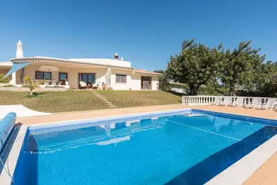 Image de Maison cachée de 4 chambres près de Carvoeiro