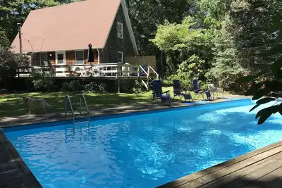 Image de Retraite d'artiste de charme avec piscine et accès à la plage privée