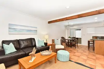 Image de Votre propre unité de 2 chambres dans ma maison Oceanfront