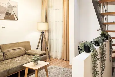 Image de Loft 2 chambres 70 m² avec garage privé à 5 minutes à pied de la place principale