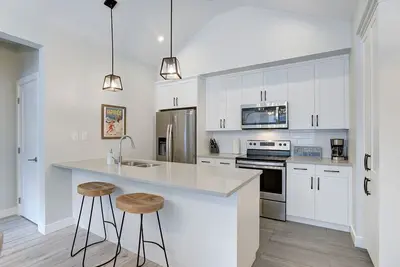 Image de Nouveau condo 2Bd 2Bth, Ski / Ski Out!