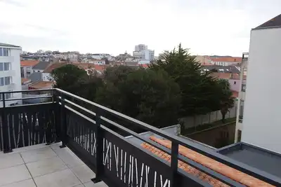 Apt T3 securise neuf, 2 terrasses, 200m gare 500m plage, navette plage a prox