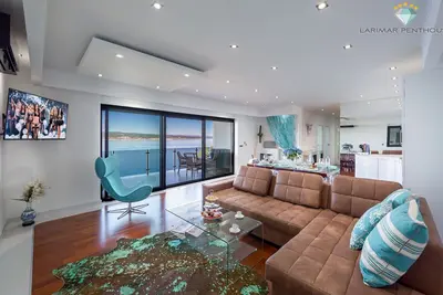 Image de Penthouse de luxe 5 * avec vue imprenable sur la mer