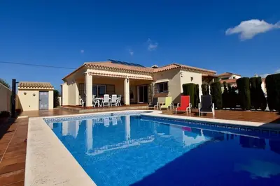Villa moderne dans un endroit magnifique!