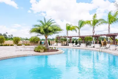 Image de Maison de ville neuve dans une grande communauté luxueuse, 3 chambres, 2 salles de bain, 10 min. de Disney!