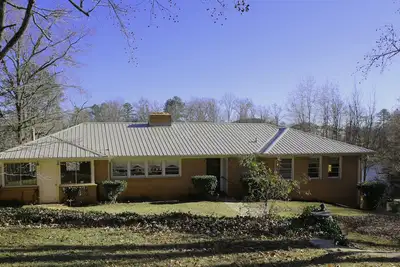 Image de Maison entière dans la région de Furman à court ou à long terme (près du centre-ville de Greenville et Tr)