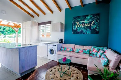 Image de Découvrez la vie en rose dans ce gîte de standing avec piscine, plage à 10min
