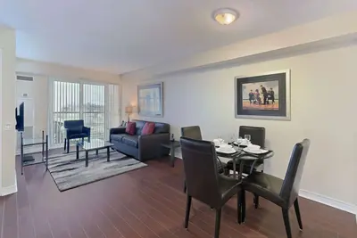 Image de 360-Ready emménager à Toronto East-Spacious
