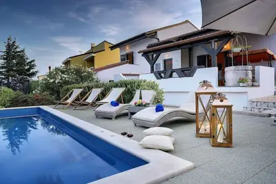 Image de Villa à seulement 1 km de la plage avec piscine privée