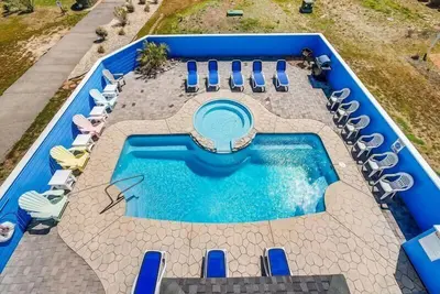 Image de Nouvelle liste! Maison Oceanfront expansive avec piscine, ascenseur, 2 Rms de jeu, Media Rm