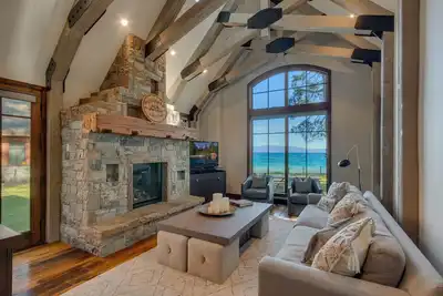 Image de Homewood Trifecta - Lakefront: 4 Br \/ 3. 5 Ba quatre chambres à Homewood, pour 10 personnes