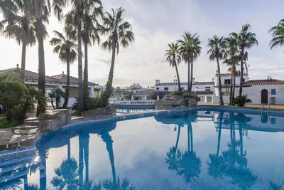 Appartement avec piscine, toboggans et plage à 300 mètres