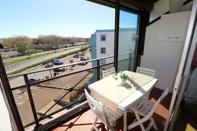 Image de Charmant Studio Double Cabine clim piscine parking