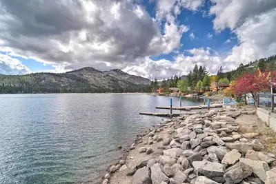 Image de Nouveau! Maison Truckee spacieuse <1 Mile au lac Donner