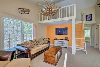 Image de Nouveau! Condo w / Loft: 2 miles Ă Windham Mountain Ski