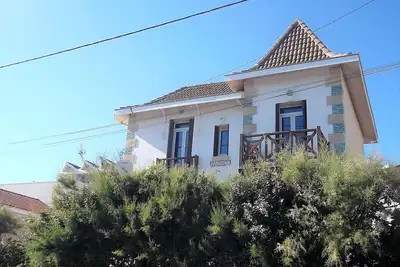 Villa ancienne, rénovée, très agréable à proximité immédiate de la plage