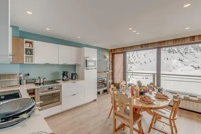 Image de Appartement premium 6 personnes avec balcon et vue imprenable, services hôteliers inclus