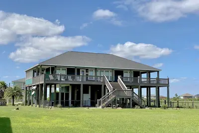 Image de Big C Beach Retreat - 4 chambres, 12 couchages, vue sur la plage, ascenseur.