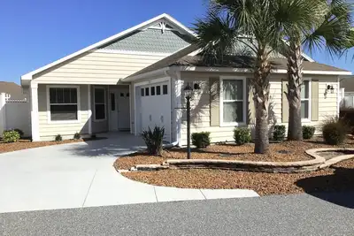Image de Super Endroit! ! 3 Bdrm 2 Ba villa à distance de marche du lac Sumter Landing