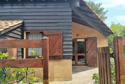 Image de Agréable pavillon mitoyen de type 3 Mezzanine situé dans un hameau dans les pins