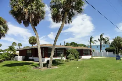Image de Bollinger Duplex A: Appartement Duplex à un demi pâté de maisons de la plage