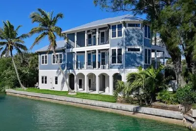Image de Maison au bord de l'eau sur le canal - un pâté de maisons à Pine Ave - Piscine privée chauffée / spa