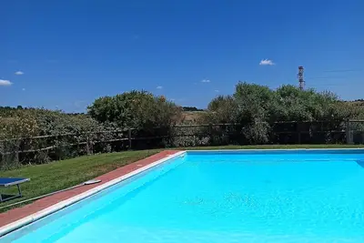 Villa indépendante et confortable de 2 personnes dans Villa, à l'étage, Villa climatisée avec piscine
