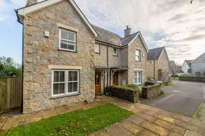 Un magnifique cottage cornouaillais de trois chambres situé dans un emplacement exceptionnel.