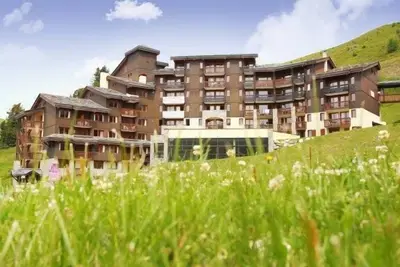 Image de Appartement Modeste dans les Alpes du Nord | Skiez Paradiski + Accès Piscine Intérieure Chauffée