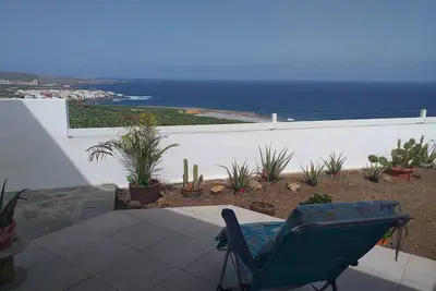 Image de Maison de vacances avec vue mer, côte et montagne dans le nord verdoyant de Tenerife