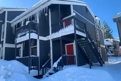 Image de Près des pistes et du village. Marchez jusqu'au lac. Smart Tv dans toutes les chambres. Jacuzzi. Un Barbecue. Cheminée.