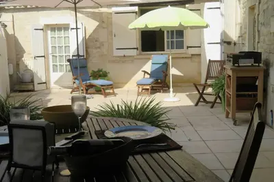 Image de Vivez Comme Un Local! 4 x Maison en pierre 3\/2 étoiles dans le village de Cognac.