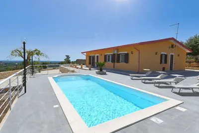 Image de Merveilleuse maison de vacances privée avec climatisation, Wifi, piscine privée, Tv et terrasse