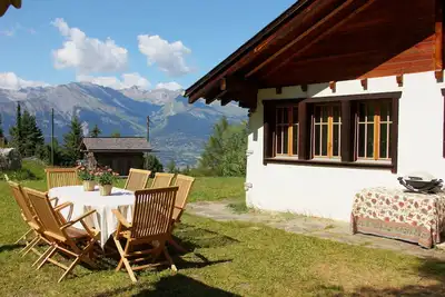Image de Chalet parfait pour familles - hiver & été! Belle vue! 6min des 4Vallées.