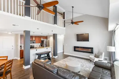 Image de Near Downtown Large Condo Sleeps 8 ~ 4br With Private Balconies ~ 3 Full Baths