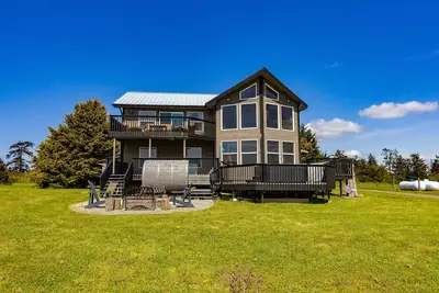 Image de Spectaculaire Villa sur 5 Acre Hill, Panoramic Nw Mountains / Sound Views. Sauna, Spa!