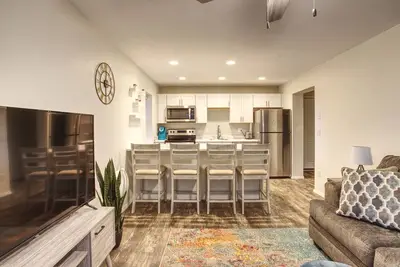 Image de Flg central, 1br-1ba, entrée privée, près du centre-ville, Nau, Snowbowl