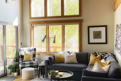 Image de Wildernest Lodge - National Forest est votre arrière-cour, intérieur de luxe adapté aux enfants