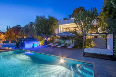 Image de Villa élégante dans l'un des endroits les plus célèbres d'Ibiza