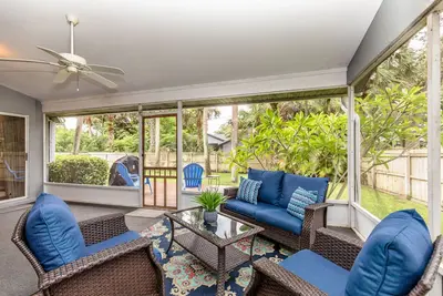 Image de 🍹🌞 Patio Paradise! 3br \/ 2ba cour privée \/ clôturée, animaux acceptés et calme!