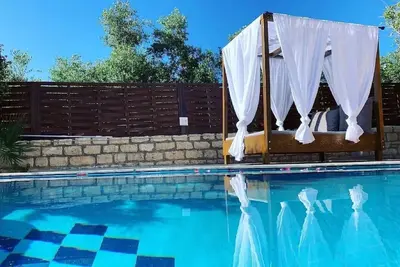 Image de Villa Elena, Private Pool, Bbq, wifi, Peaceful Location 10 min walk to the beach
