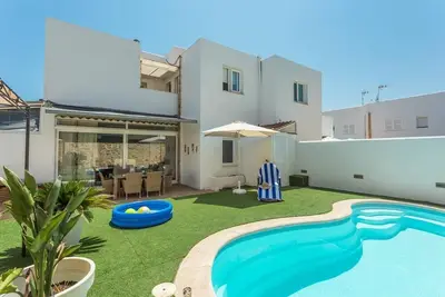 Image de Maison moderne et lumineuse avec piscine proche de la plage et du centre de Cala d'Or.