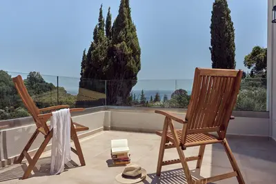 Image de Villa Jo: villa neuve, moderne et luxueuse de trois chambres avec vue sur la mer.