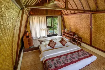 Image de 6br chambres luxueuses avec une piscine adaptée pour lune de miel