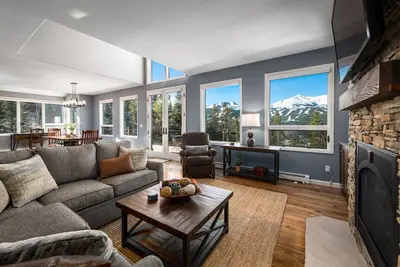 Image de Ten Peaks Lookout - Incroyable vue sur la montagne Nouveau remodelage et bain à remous privé