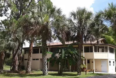 Image de Tropical 2 Chambres \"Tree House\" UNITÉ \"A\" Sur Equan Ranch