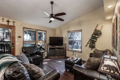 Image de Midtown Riverfront 1, 2 chambres, bain à remous, pour 6 personnes