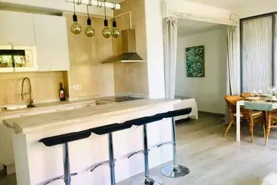 Image de Appartement Central RÉNOVÉ À CÔTÉ De La Plage